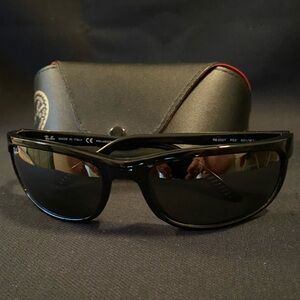Vintage Ray Ban Sunnies with original case.